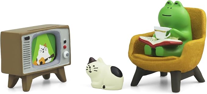 Mevodeata Cute Mini Frog and Cat Figurine with Small Sofa and TV Resin Figure for Office Home Decor Perfect Cute Frog Gift and Cat Gift