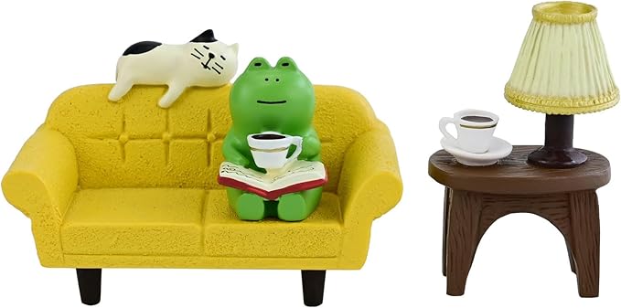 Mevodeata Cute Mini Frog Figurine with Small Sofa and Lamp Table Resin Frog Figure for Office Home Decor - Cute Frog Gift for Frog Lovers (Yellow Sofa)