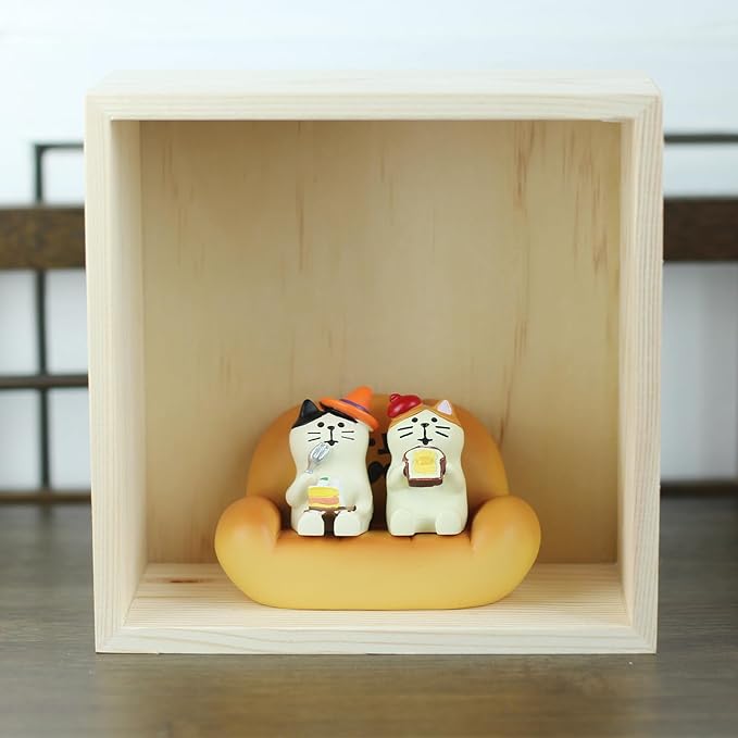 Mevodeata 2Pcs Cute Mini Cat Figurine with Bread Sofa Resin Cat Figure for Office Home Decor - Cute Cat Gift for Cat Lovers