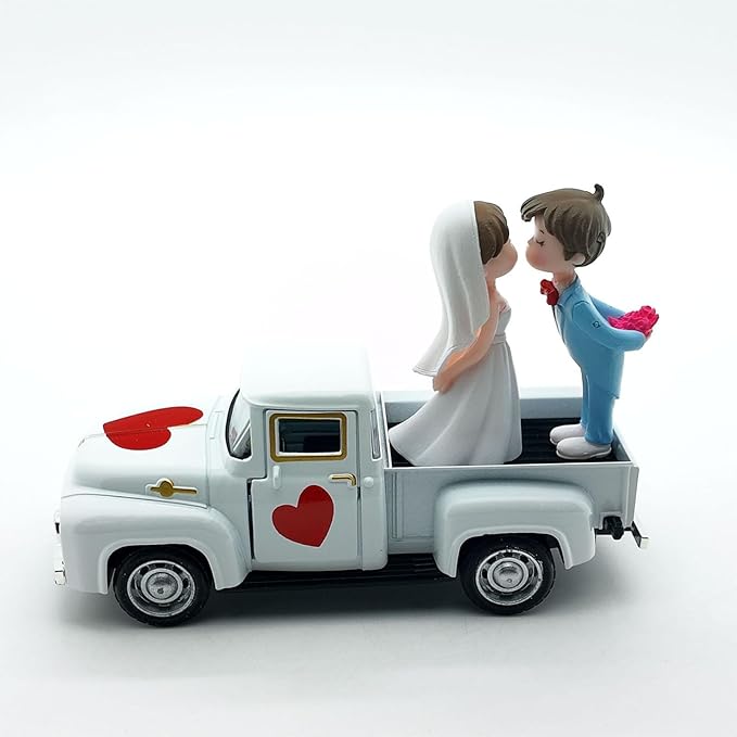 Alloy Retro Car Decors Antique Truck Model with Couple Figurines for Weddings Party Centerpieces and Home Shelf Display Couple Figurine Home Decors