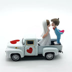 Alloy Retro Car Decors Antique Truck Model with Couple Figurines for Weddings Party Centerpieces and Home Shelf Display Couple Figurine Home Decors