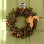Linwnil Suction Cup Silver Wreath Hanger，Suction Cup Hooks Hanging 10 Lbs，Waterproof Suction Cup Wreath Holder for Windows, Shower, Wreaths，Smooth Doors (Silver, 4 Pack)