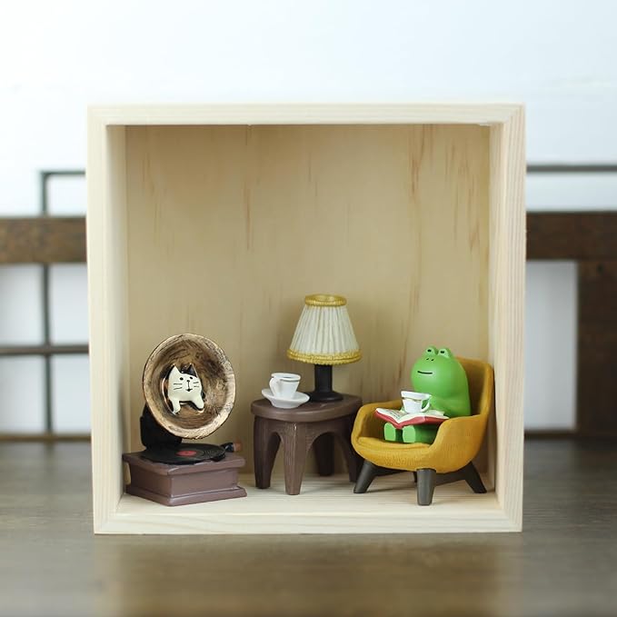 Mevodeata Cute Mini Frog Figurine with Small Sofa Resin Frog Figure for Office Home Decor - Cute Frog Gift for Frog Lovers