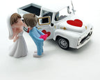 Alloy Retro Car Decors Antique Truck Model with Couple Figurines for Weddings Party Centerpieces and Home Shelf Display Couple Figurine Home Decors