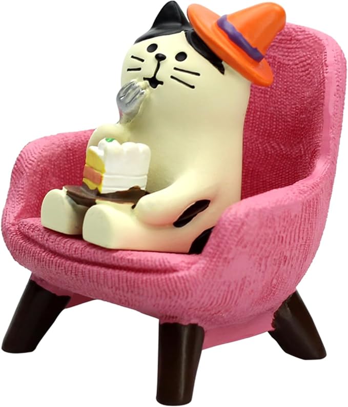 RAQWI Cute Kitten Figurine Eating Cake on Pink Sofa, Mini Resin Cat Statue for Office Desk & Home Decoration, Adorable Easter Spring Gift for Cat Lovers, Women, Friends