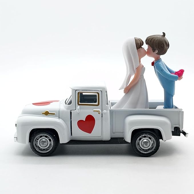 Alloy Retro Car Decors Antique Truck Model with Couple Figurines for Weddings Party Centerpieces and Home Shelf Display Couple Figurine Home Decors