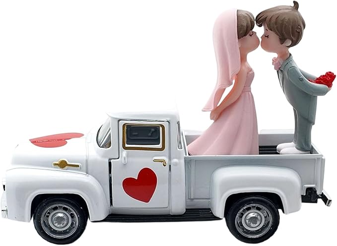 Alloy Retro Car Decors Antique Truck Model with Couple Figurines for Weddings Party Centerpieces and Home Shelf Display Couple Figurine Home Decors