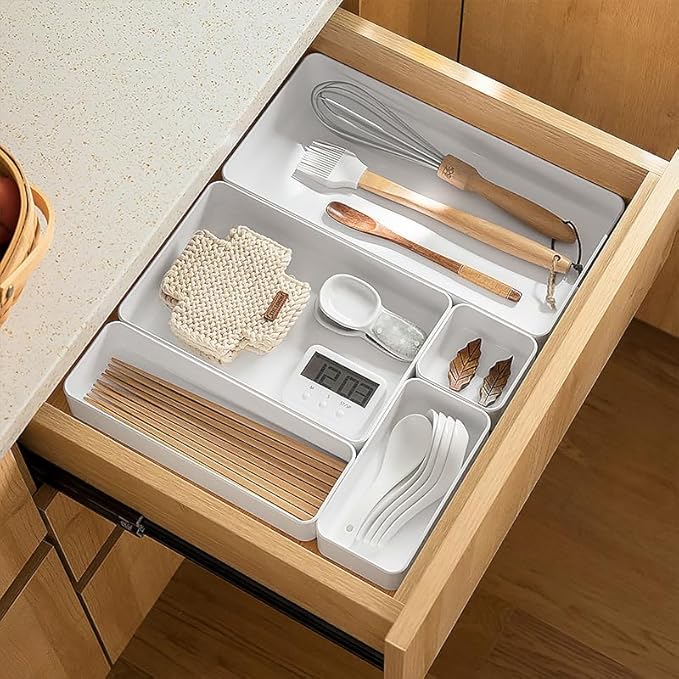 RAUVOLFIA Plastic Drawer Organizers Set, 3-Size Versatile Bathroom and Vanity Drawer Organizer Trays, Storage Bins for Makeup, Bedroom, Kitchen Gadgets Utensils and Office