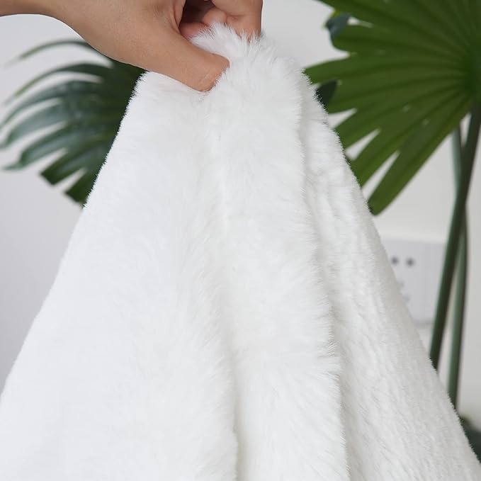Ghouse Ultra Soft Faux Rabbit Fur Rug 5x8, Machine Washable Area Rugs for Bedroom Fluffy Rugs for Living Room, No-Shedding Carpet Sheepskin Rug White