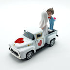 Alloy Retro Car Decors Antique Truck Model with Couple Figurines for Weddings Party Centerpieces and Home Shelf Display Couple Figurine Home Decors