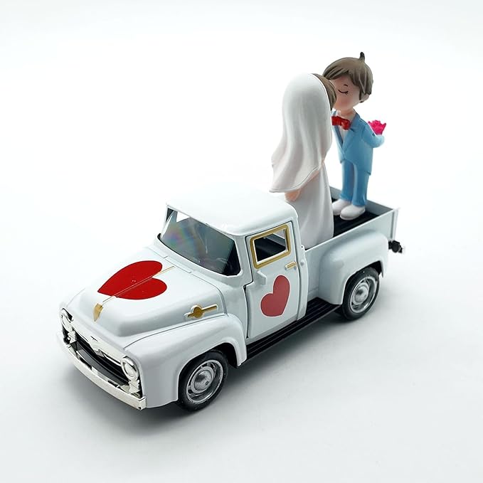 Alloy Retro Car Decors Antique Truck Model with Couple Figurines for Weddings Party Centerpieces and Home Shelf Display Couple Figurine Home Decors