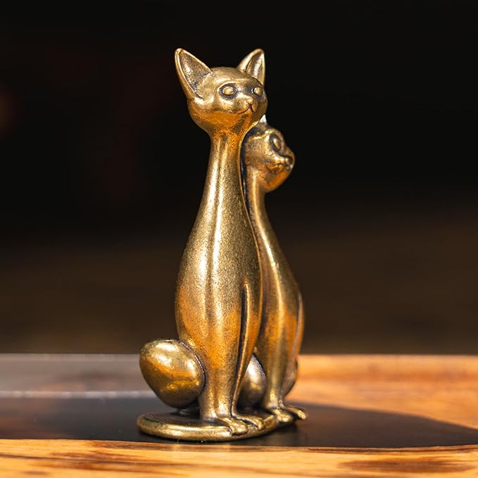 CHOVY Cat Figurines Cat Decor Vintage Brass Sculpture Art Piece, Intertwined Loving Cats, Ideal Decor for Home, Office, or Café. Perfect for Shelf, Living Room, or Desk Display