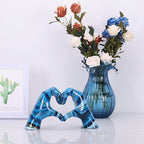 Colourful hand heart decoration, heart hand statue, love finger sculpture wedding decoration, suitable for bookshelf coffee table office bedroom TV cabinet bookshelf small ornaments home decoration.