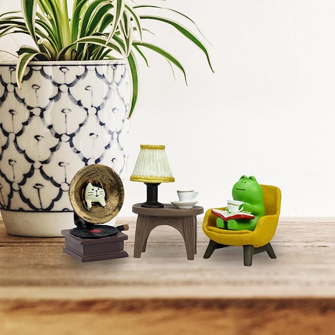 Mevodeata Cute Mini Frog Figurine with Small Sofa Resin Frog Figure for Office Home Decor - Cute Frog Gift for Frog Lovers