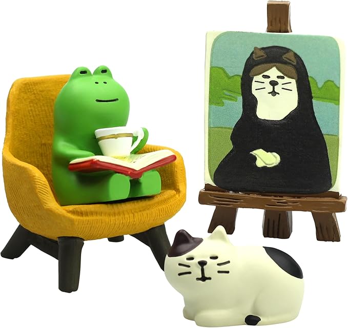RAQWI Cute Frog Reading on Yellow Sofa Figurine with Cat Painting & Kitten Statue, Mini Resin Animal Set for Office Desk, Bookshelf Decor, Gift for Book & Cat Lovers