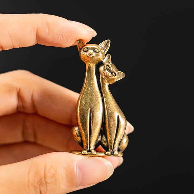 CHOVY Cat Figurines Cat Decor Vintage Brass Sculpture Art Piece, Intertwined Loving Cats, Ideal Decor for Home, Office, or Café. Perfect for Shelf, Living Room, or Desk Display