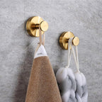 Suction Cup Hooks for Wreaths on Glass,Wreath Hangers for Front Door,2026 Upgraded Drill-Free Suction Cup Hooks for Over The Door/Glass Window/Bathroom Christmas Decor,Reusable Holder(2pcs gold)