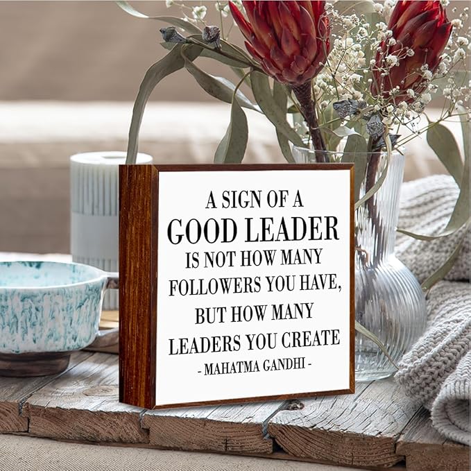 Inspirational Leadership Gift A Sign of A Good Leader Desk Decor Wooden Box Sign Office Decorations for Work, Rustic Wood Box Sign for Leader Boss Mentor Home Office Desk Shelf Decoration.