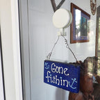 Haute Decor Attract Magnetic Wreath Hanger (White) - for 2 Metal Doors/Surfaces or 1 Single-Pane Glass Door or Window - Holds up to 10lbs.