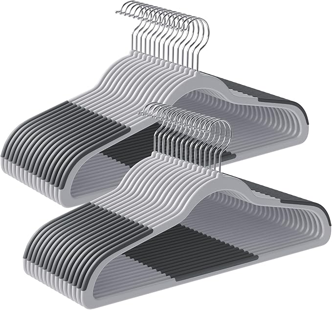 SONGMICS Cabides de Veludo, Conjunto com 50 Unidades, Cabides Antideslizantes, 0,6 cm de Espessura, Econômicos em Espaço, Ganchos Giratórios 360°, 45 cm de Comprimento, Cinza Escuro BRCRF50G