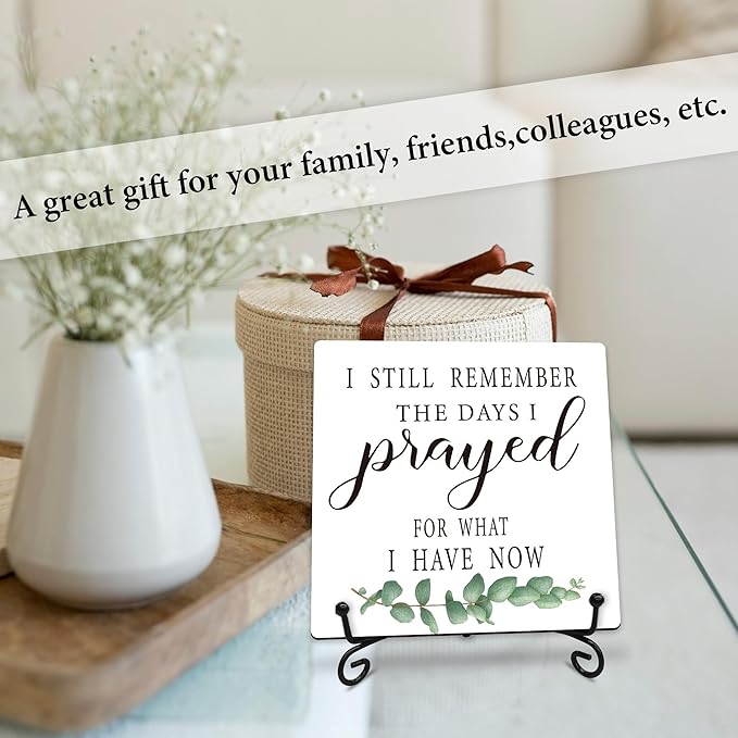 I Still Remember the Days I Prayed for What I Have Now Wooden Sign - 5" Christian Wooden Plaque With Metal Support - Rustic Tabletop Home, Office Decor - Housewarming Gifts For Family & Friends（Green）