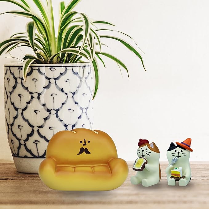 Mevodeata 2Pcs Cute Mini Cat Figurine with Bread Sofa Resin Cat Figure for Office Home Decor - Cute Cat Gift for Cat Lovers