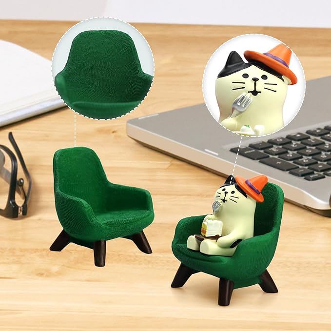 RAQWI Cute Kitten Figurine Eating Cake on Green Sofa, Mini Resin Cat Statue for Office Desk & Home Decoration, Adorable Easter Spring Gift for Cat Lovers, Women, Friends