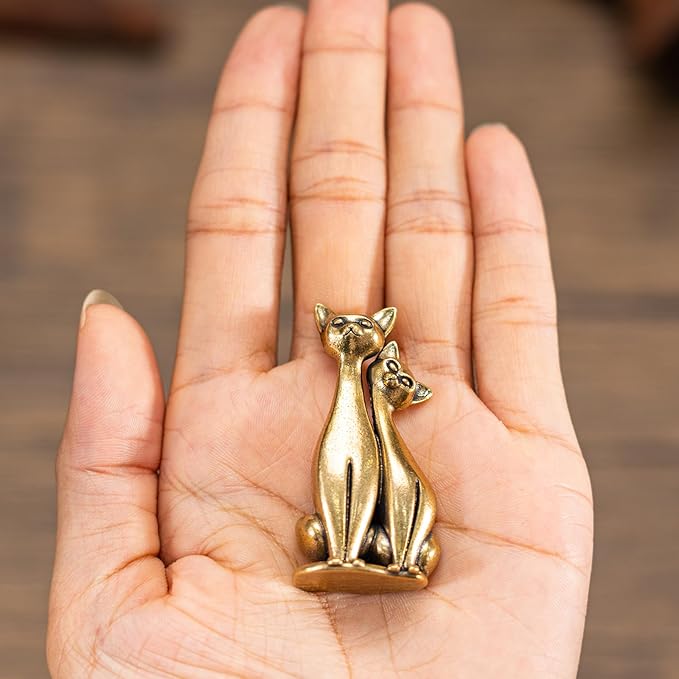 CHOVY Cat Figurines Cat Decor Vintage Brass Sculpture Art Piece, Intertwined Loving Cats, Ideal Decor for Home, Office, or Café. Perfect for Shelf, Living Room, or Desk Display