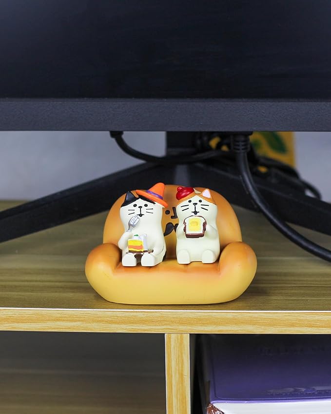 Mevodeata 2Pcs Cute Mini Cat Figurine with Bread Sofa Resin Cat Figure for Office Home Decor - Cute Cat Gift for Cat Lovers