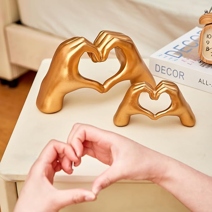 Gold Gesture Heart Hands Statue,Heart Sculpture Decoration, Modern Heart Shaped Love Finger Home Decor, Abstract Art Sculpture Home Wedding Decoration,Shelf Decor.(Gold)