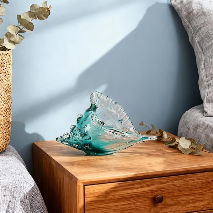 Hand-blown glass conch sculpture, modern green sea glass art decorative conch statue, coastal decor shell sculpture, suitable for living room TV cabinets, offices, shelf decorations and ornaments.