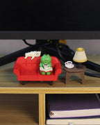 Mevodeata Cute Mini Frog Figurine with Small Sofa and Lamp Table Resin Frog Figure for Office Decor (Red Long Sofa)