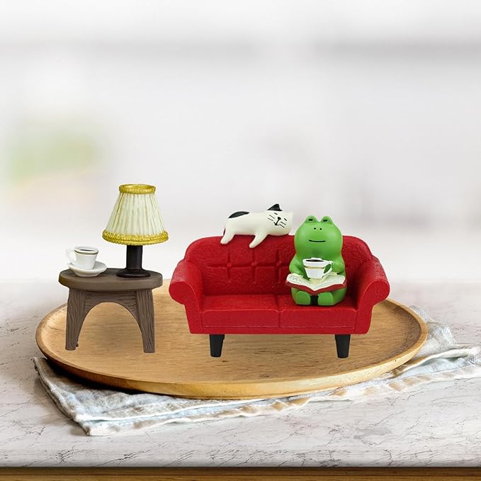 Mevodeata Cute Mini Frog Figurine with Small Sofa and Lamp Table Resin Frog Figure for Office Decor (Red Long Sofa)