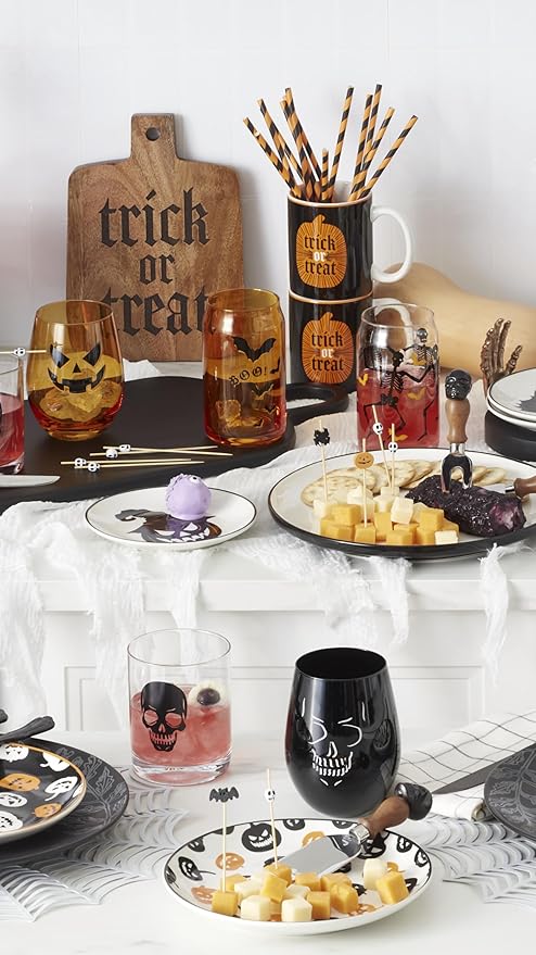 Oneida Barware, Vintro Halloween Can Cooler Glasses, Set of 4, Dishwasher Safe, Made of Glass, Spooky Drinking Glasses Set, Halloween Decor Indoor, Skeletons and Bats Design (4 Piece, 16 Oz Capacity)