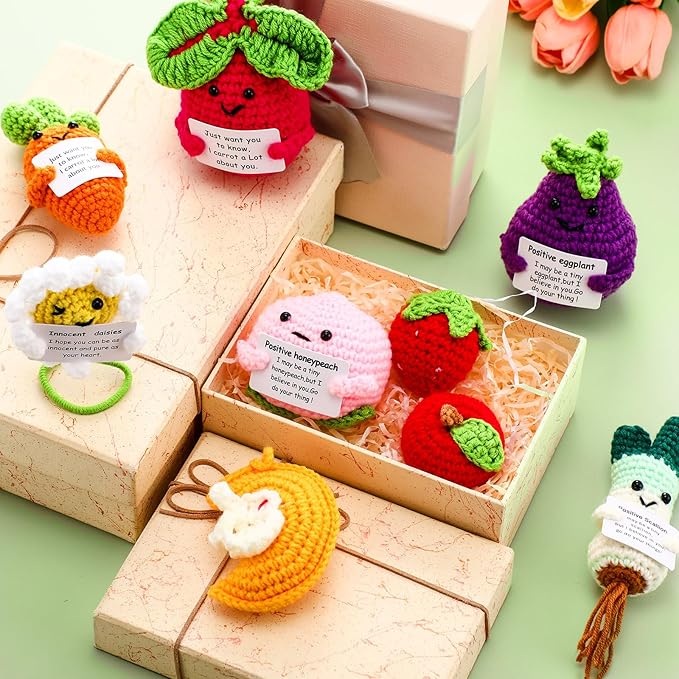 VioraWhite 18 Pcs Mixed Positive Animal Emotional Dolls Bulk Encouragement Emotional Knitted Crochet Gifts with Positive Words for Friends Coworker Decorations for Home Office