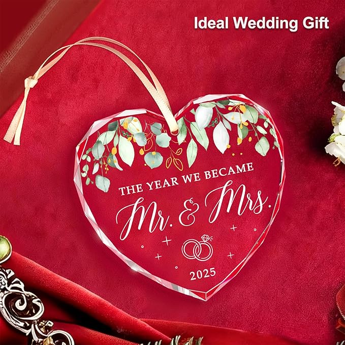 Wedding Gifts for Couples 2025, Mr and Mrs Gift, Wedding Gifts, Just Married Ornament for Newlywed Couple, Bride, Bridal Shower Gift, Crystal Glass First Christmas Married Ornament