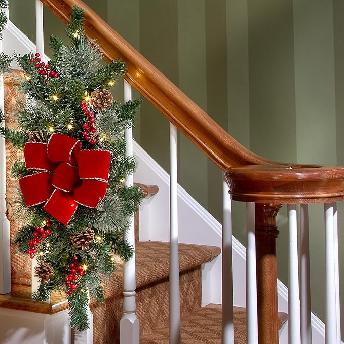 Haute Decor Classic Pre-lit 26 inch PE/PVC Artificial Fir Christmas Swag (Staircase), 20 Soft White LED, Indoor/Outdoor